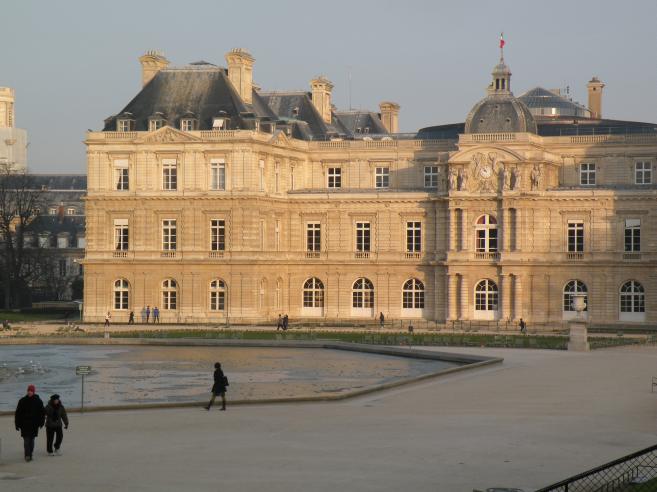  Palais du Sénat, fontaine gelée